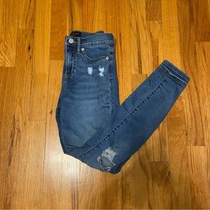 BANANA REPUBLIC | High Rise Skinny Fit Distressed Jeans